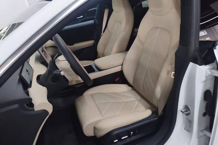 Used Nio ET5 2022 75 kWh Left Front Seat
