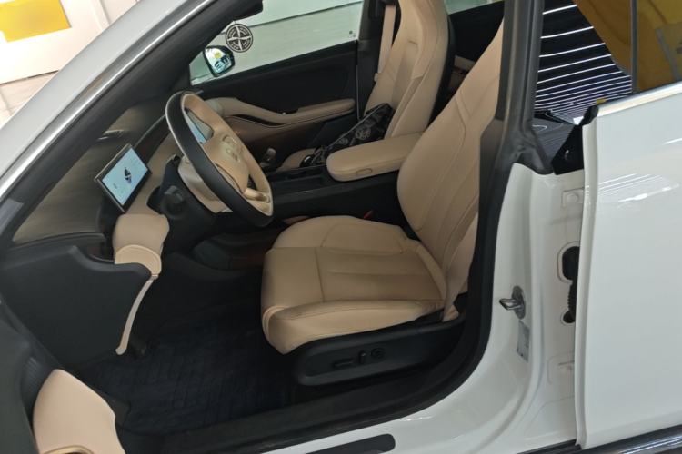 Used Nio ET5 2022 75 kWh Left Front Seat