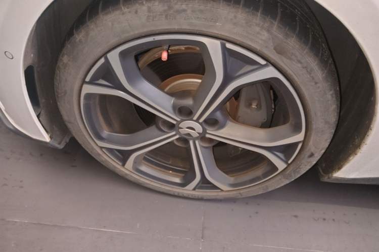 Used Nio ET5 2022 75 kWh Left Front Wheel Hub