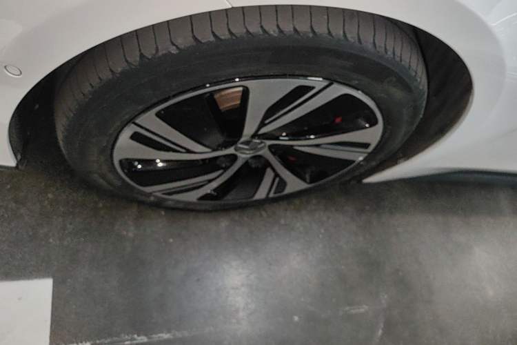 Used Nio ET5 2022 75 kWh Left Front Wheel Hub