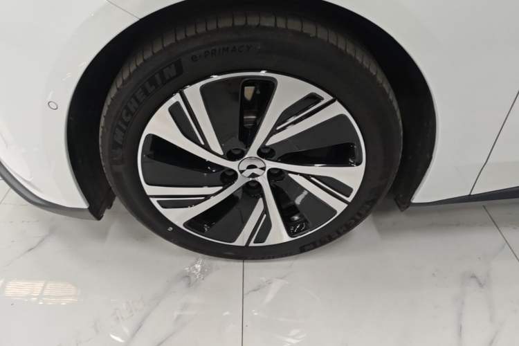 Used Nio ET5 2022 75 kWh Left Front Wheel Hub
