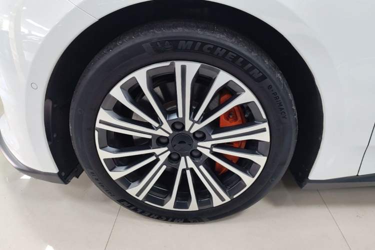Used Nio ET5 2022 75 kWh Left Front Wheel Hub