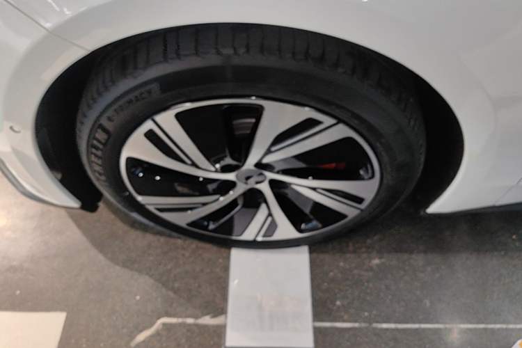 Used Nio ET5 2022 75 kWh Left Front Wheel Hub
