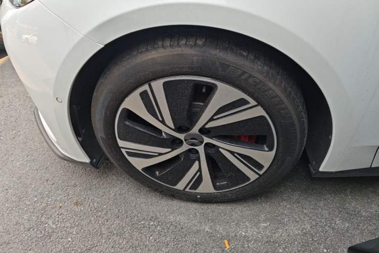 Used Nio ET5 2022 75 kWh Left Front Wheel Hub