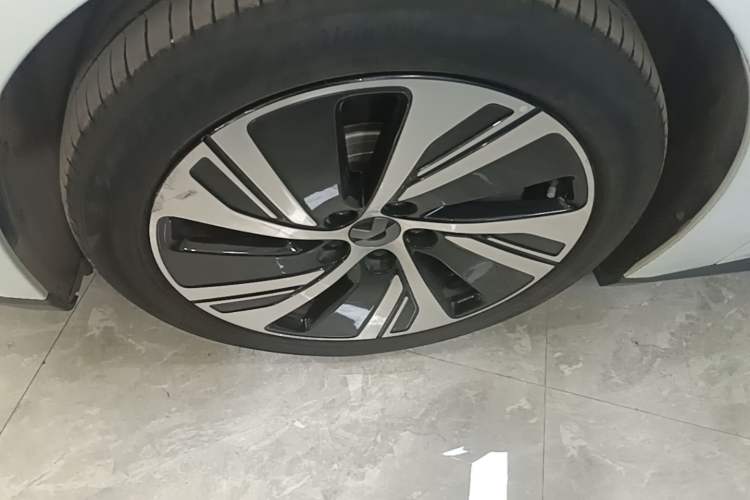 Used Nio ET5 2022 75 kWh Left Front Wheel Hub