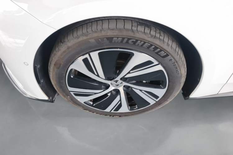 Used Nio ET5 2022 75 kWh Left Front Wheel Hub