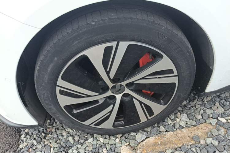 Used Nio ET5 2022 75 kWh Left Front Wheel Hub