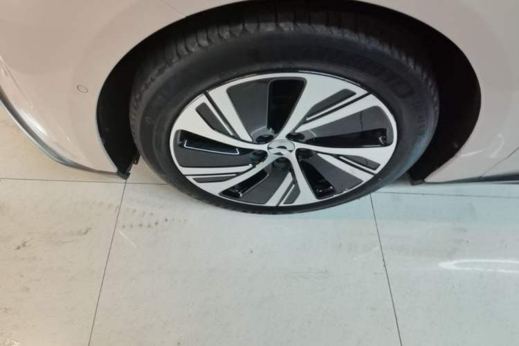 Used Nio ET5 2022 75 kWh Left Front Wheel Hub