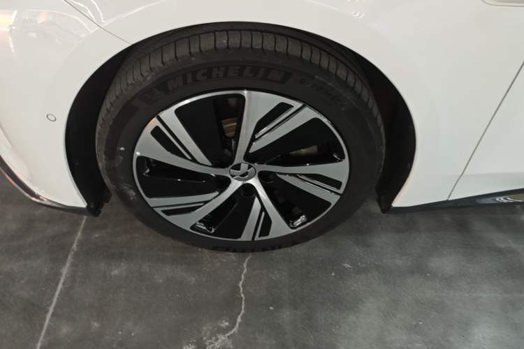 Used Nio ET5 2022 75 kWh Left Front Wheel Hub