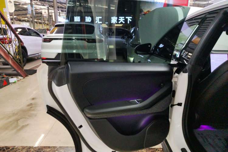 Used Nio ET5 2022 75 kWh Left Rear Door Interior