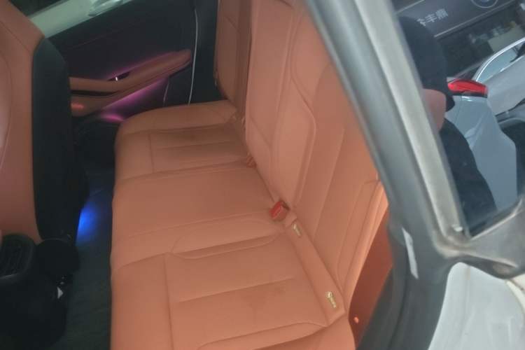 Used Nio ET5 2022 75 kWh Left Rear Seat