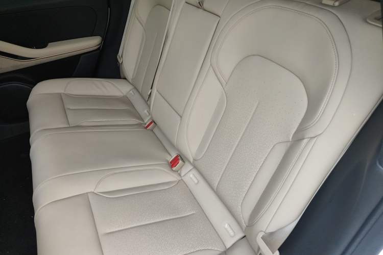 Used Nio ET5 2022 75 kWh Left Rear Seat