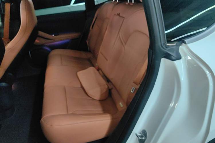 Used Nio ET5 2022 75 kWh Left Rear Seat