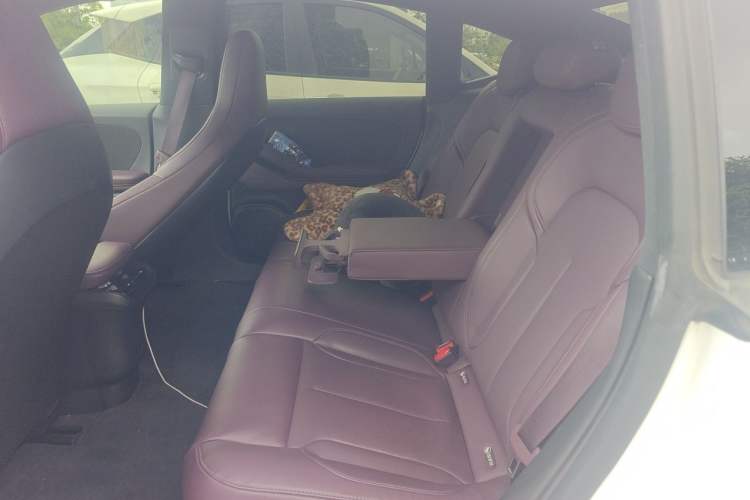 Used Nio ET5 2022 100 kWh Left Rear Seat