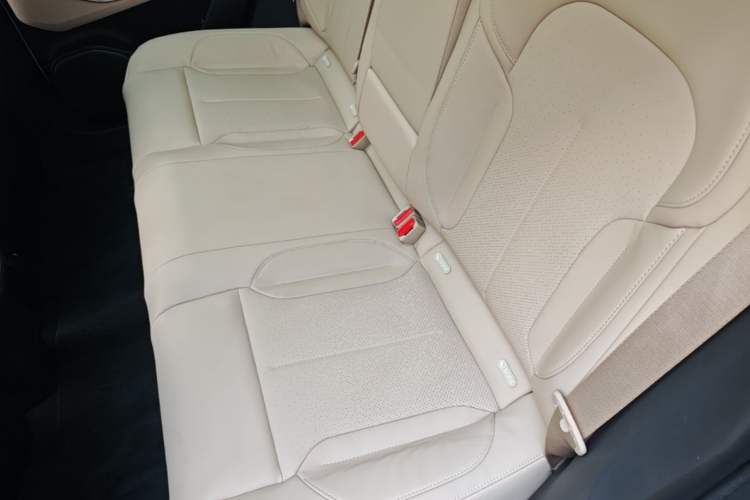 Used Nio ET5 2022 75 kWh Left Rear Seat