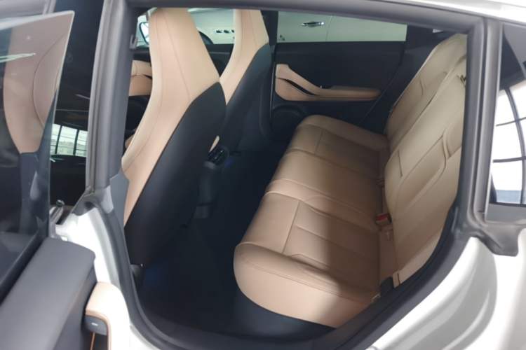 Used Nio ET5 2022 75 kWh Left Rear Seat