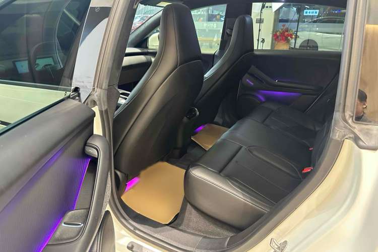 Used Nio ET5 2022 75 kWh Left Rear Seat