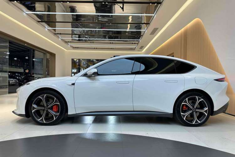 Used Nio ET5 2022 75 kWh Left Side