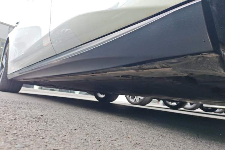 Used Nio ET5 2022 75 kWh Left Side Sill