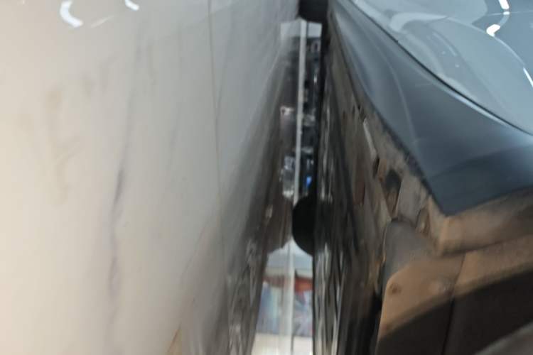 Used Nio ET5 2022 75 kWh Left Side Sill
