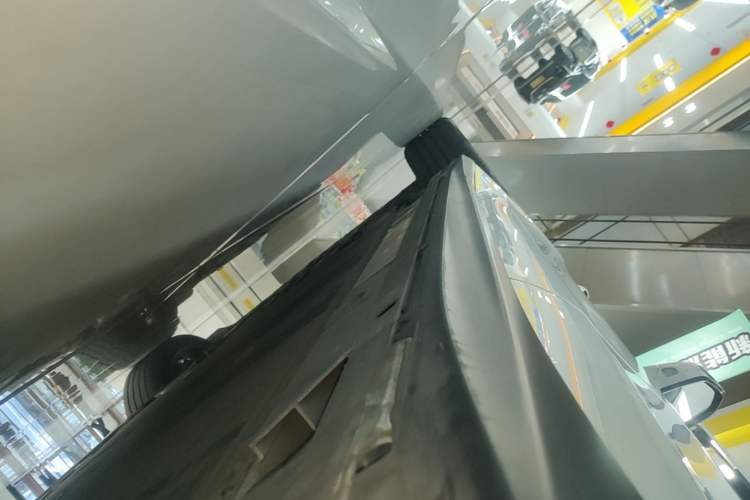 Used Nio ET5 2022 75 kWh Left Side Sill