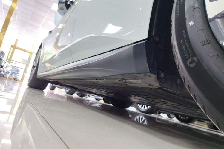 Used Nio ET5 2022 75 kWh Left Side Sill