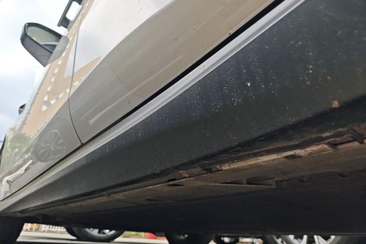 Used Nio ET5 2022 75 kWh Left Side Sill