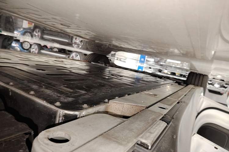 Used Nio ET5 2022 75 kWh Left Side Sill