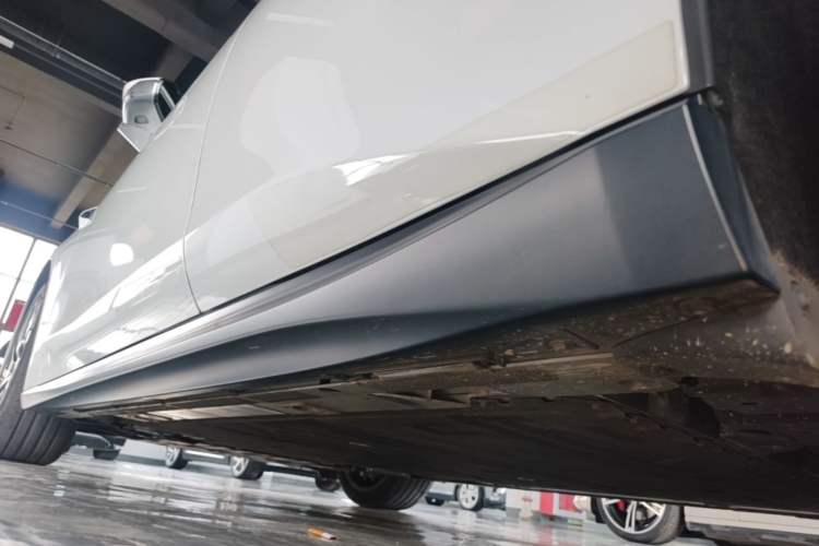 Used Nio ET5 2022 75 kWh Left Side Sill