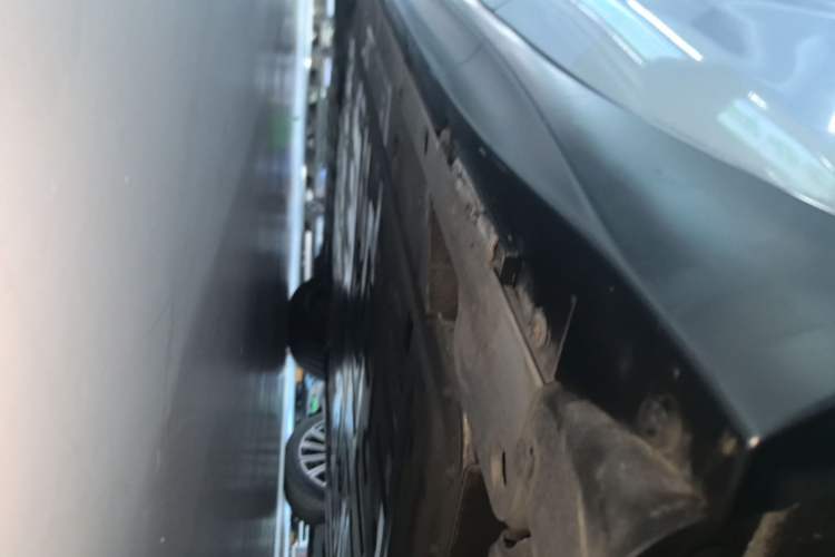 Used Nio ET5 2022 75 kWh Left Side Sill