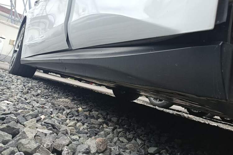 Used Nio ET5 2022 75 kWh Left Side Sill