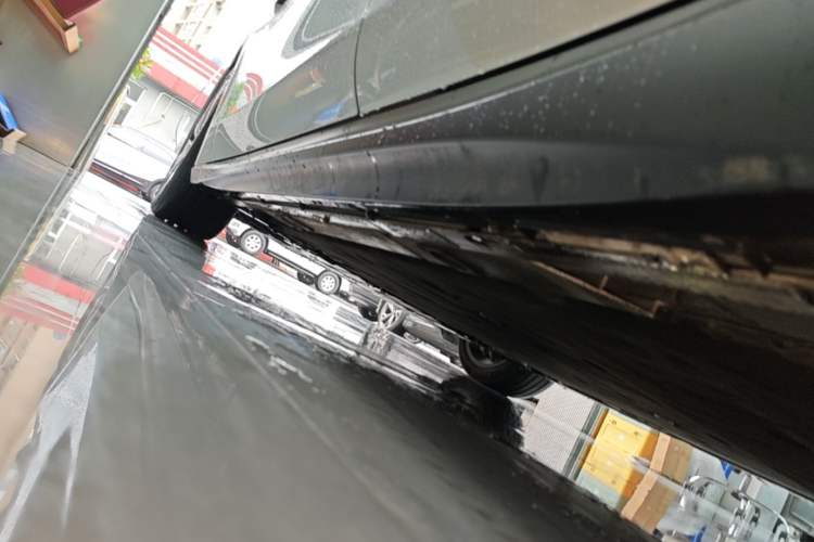 Used Nio ET5 2022 75 kWh Left Side Sill