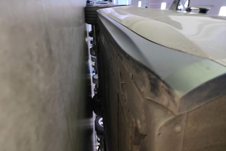Used Nio ET5 2022 75 kWh Left Side Sill