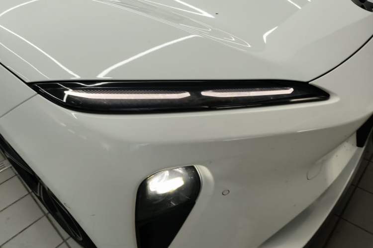 Used Nio ET5 2022 100 kWh Right Front Headlight