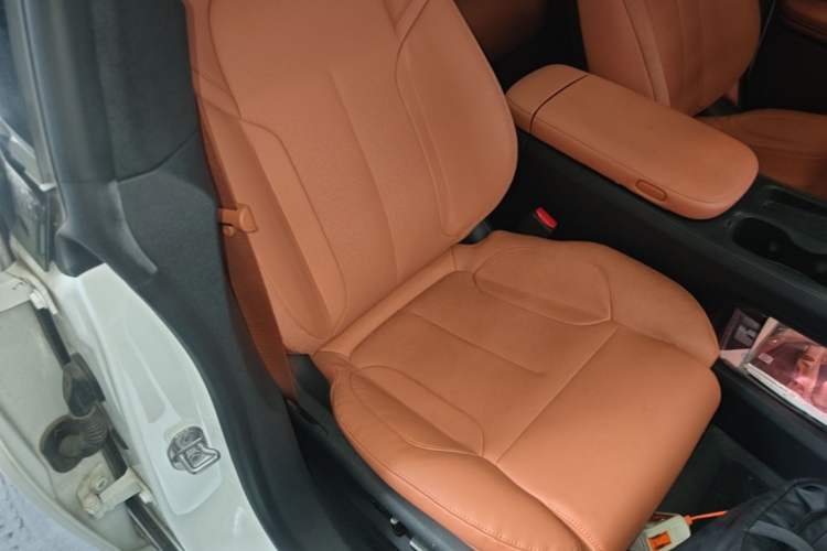 Used Nio ET5 2022 75 kWh Right Front Seat