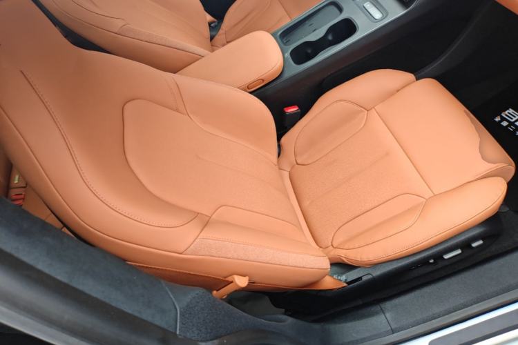 Used Nio ET5 2022 75 kWh Right Front Seat