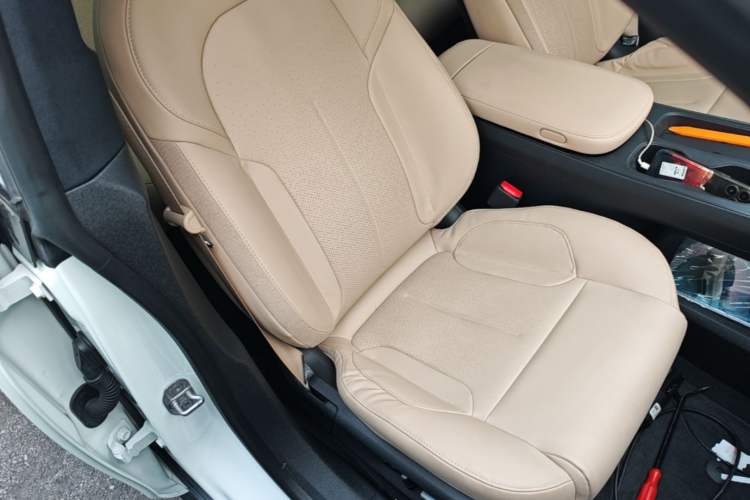 Used Nio ET5 2022 75 kWh Right Front Seat