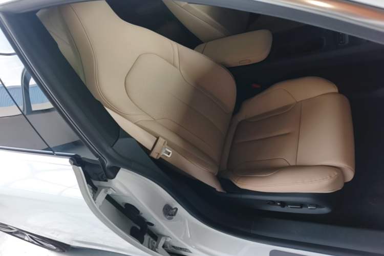 Used Nio ET5 2022 75 kWh Right Front Seat