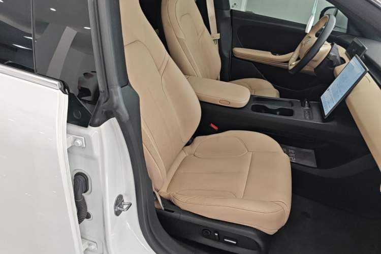 Used Nio ET5 2022 75 kWh Right Front Seat