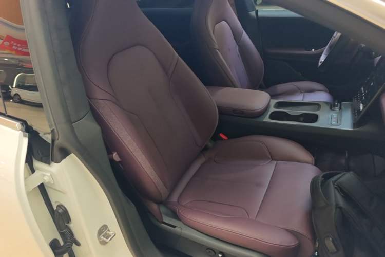 Used Nio ET5 2022 75 kWh Right Front Seat