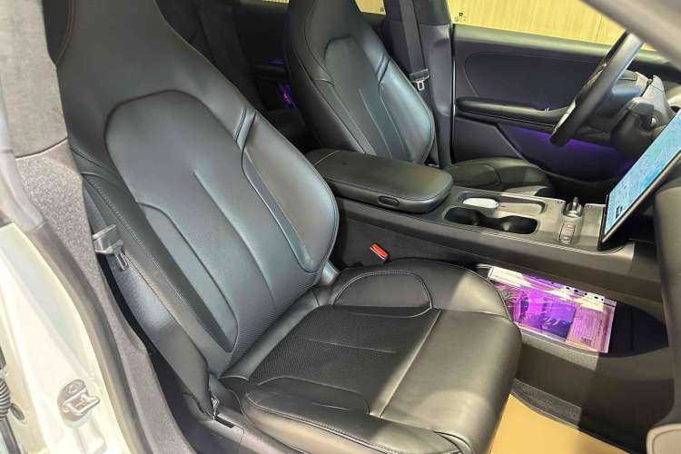 Used Nio ET5 2022 75 kWh Right Front Seat