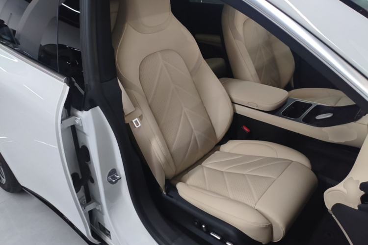 Used Nio ET5 2022 75 kWh Right Front Seat