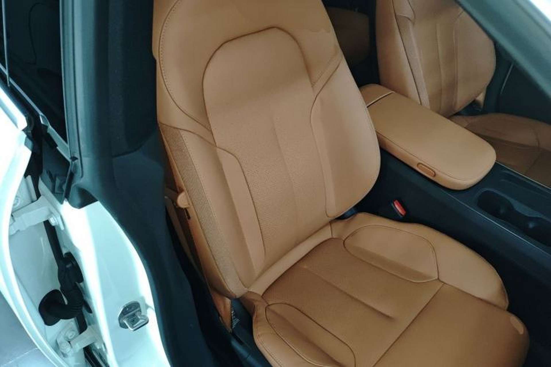 Used Nio ET5 2022 75 kWh Right Front Seat