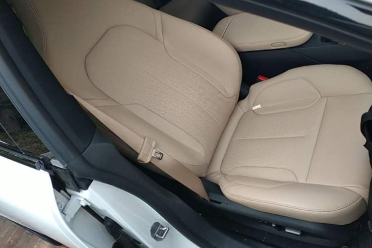 Used Nio ET5 2022 75 kWh Right Front Seat