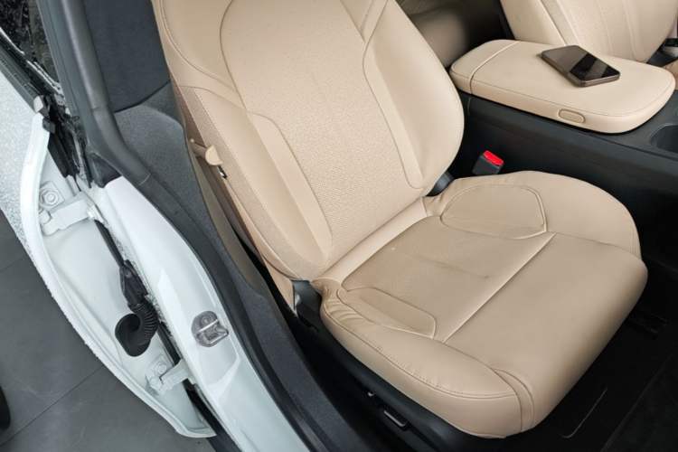 Used Nio ET5 2022 75 kWh Right Front Seat