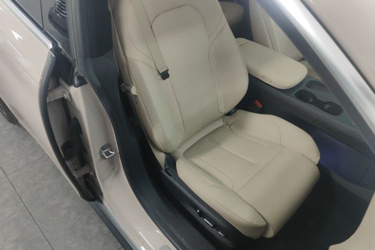 Used Nio ET5 2022 75 kWh Right Front Seat