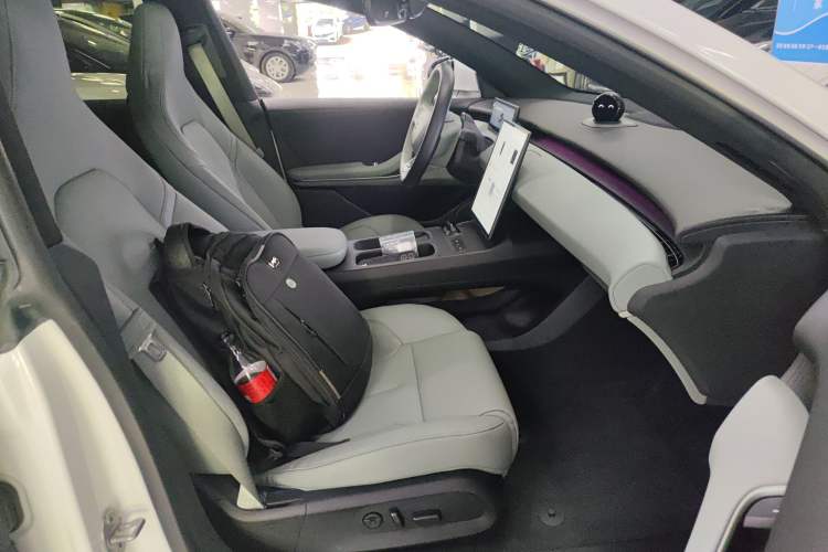 Used Nio ET5 2022 75 kWh Right Front Seat