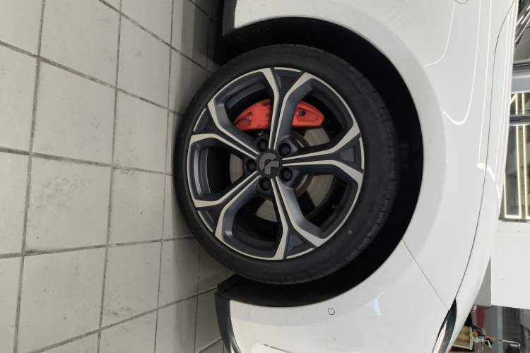 Used Nio ET5 2022 100 kWh Right Front Wheel Hub