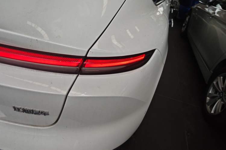 Used Nio ET5 2022 75 kWh Right Rear Taillight