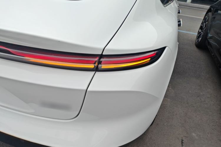 Used Nio ET5 2022 75 kWh Right Rear Taillight
